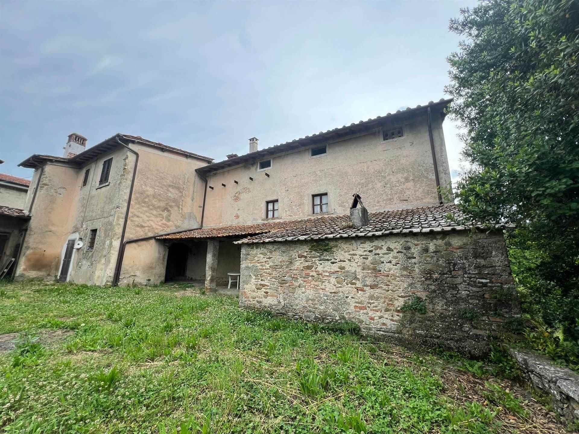 Mucciano villa padronale con fienile e terreno 2