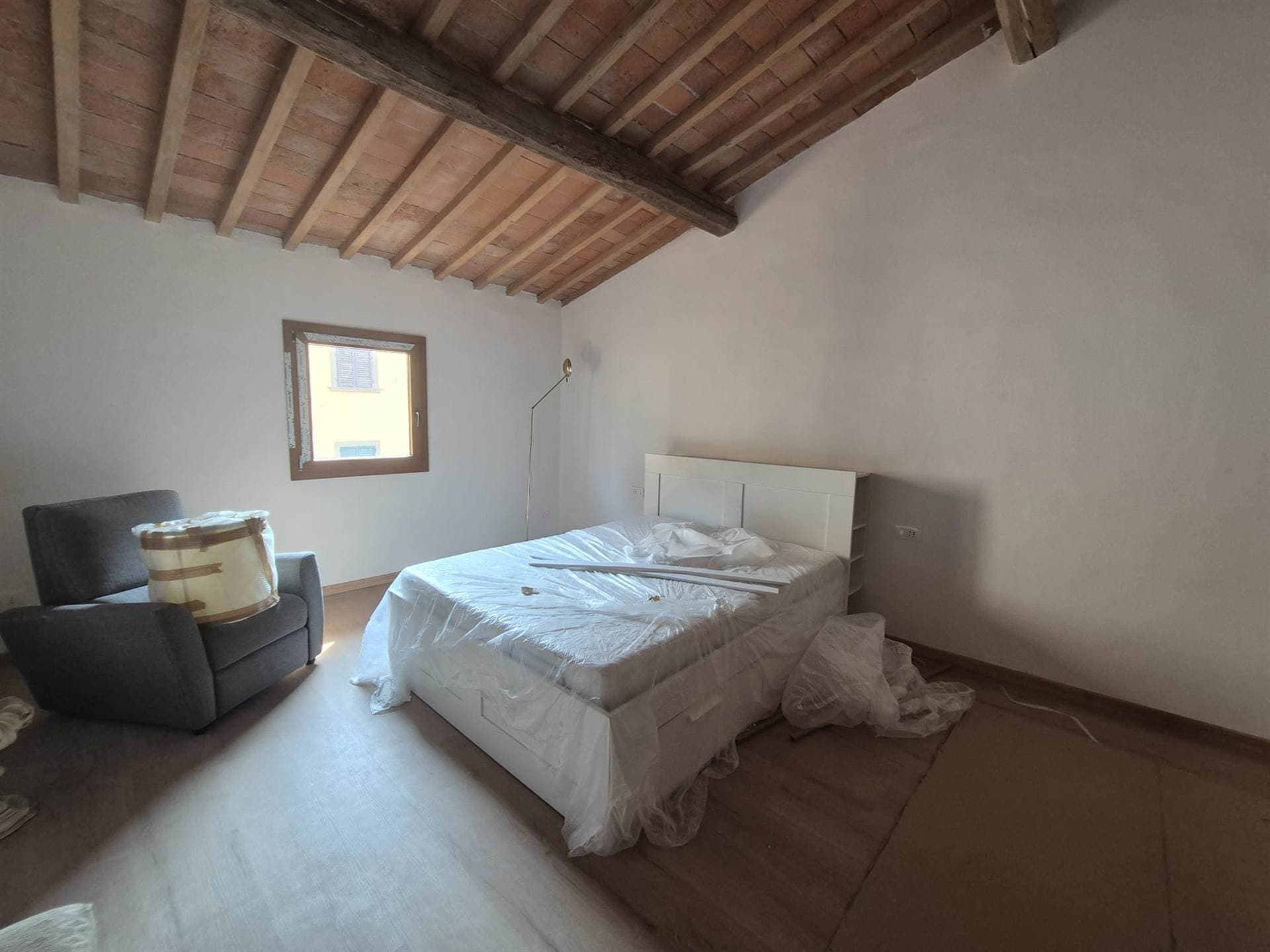 Figline, trilocale ristrutturato in centro storico 4