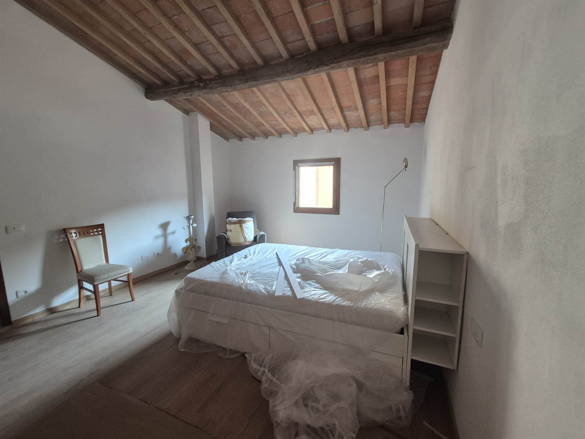 Figline, trilocale ristrutturato in centro storico 5
