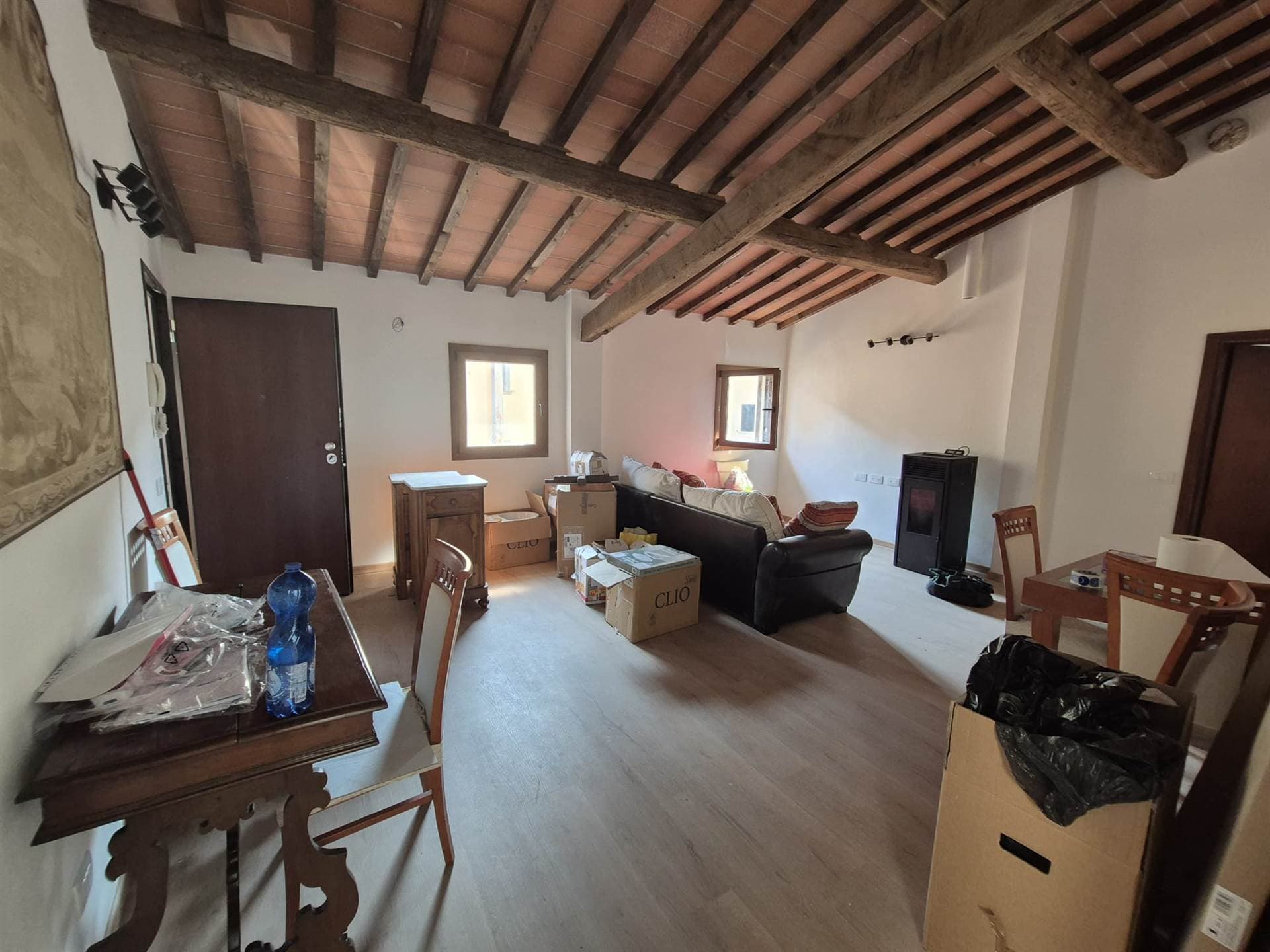 Figline, trilocale ristrutturato in centro storico 2