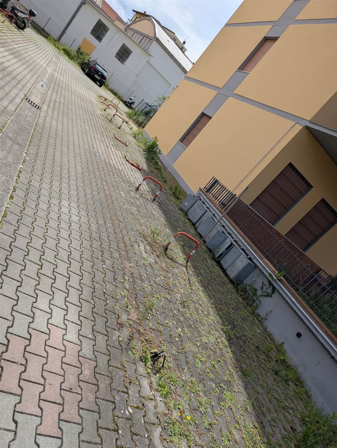 Legnaia, posto auto con cancello automatico 3