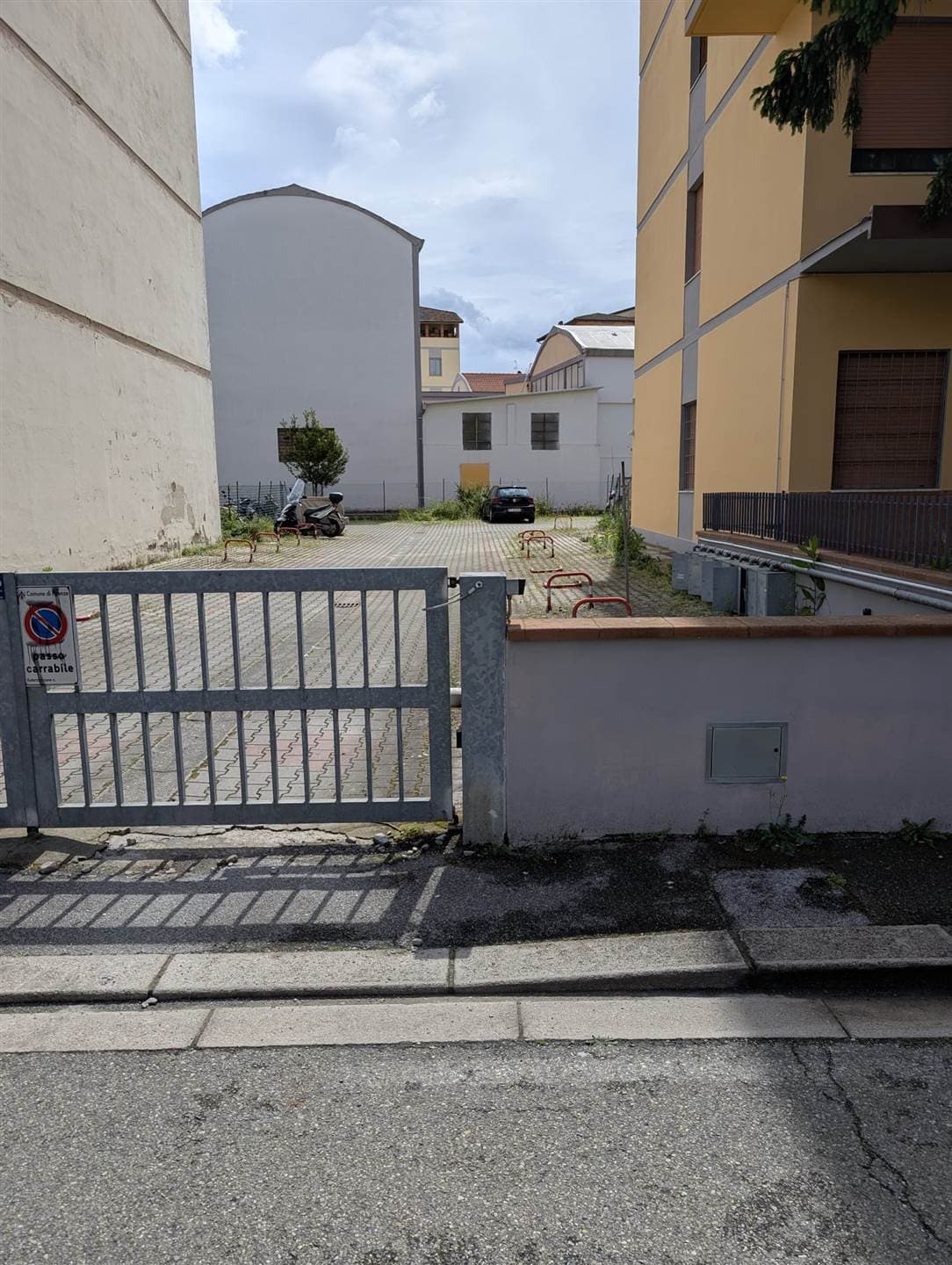 Legnaia, posto auto con cancello automatico 5