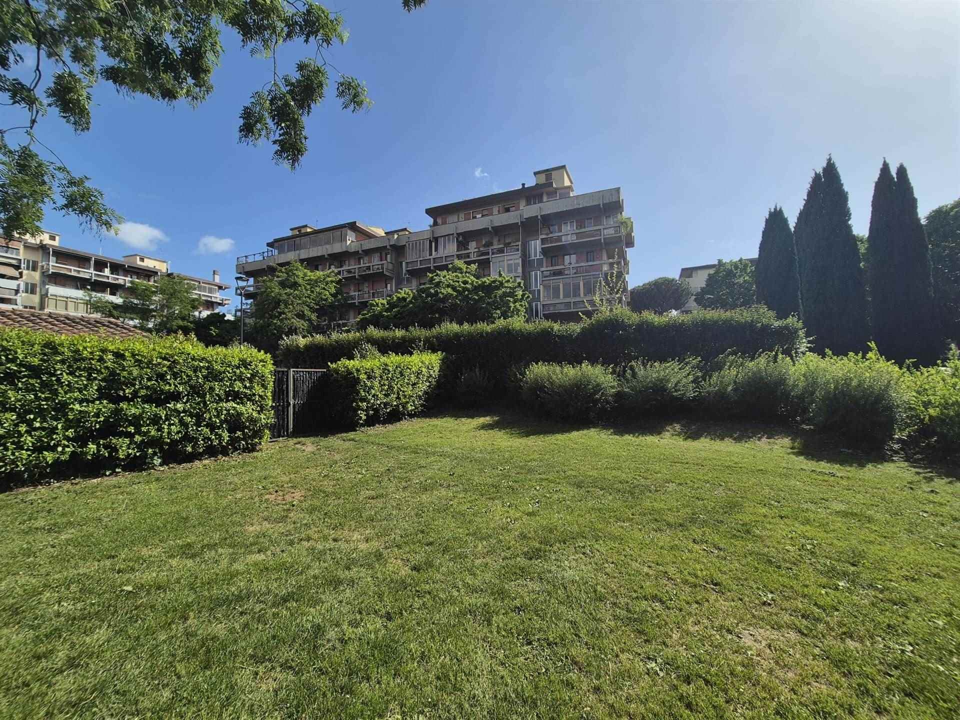 Legnaia, ampio 4 vani con giardino e garage 3