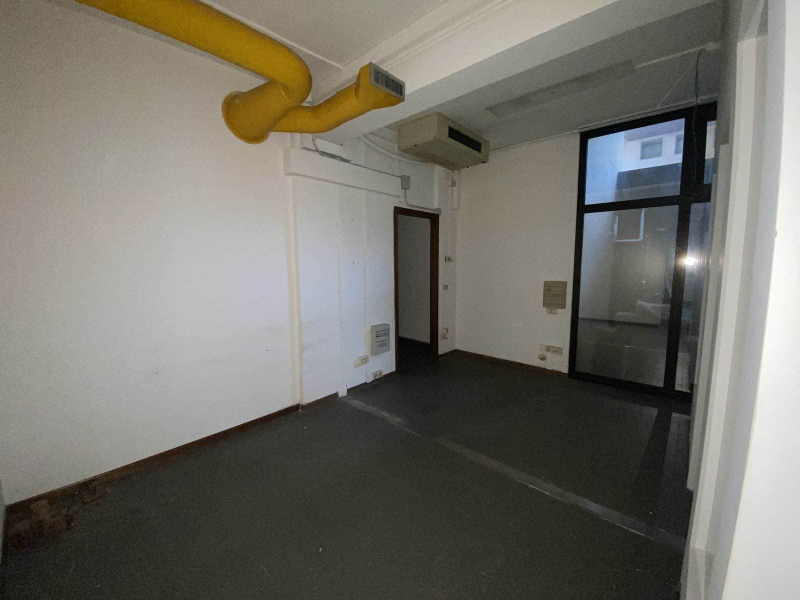Careggi, fondo commerciale 220mq + magazzino 4