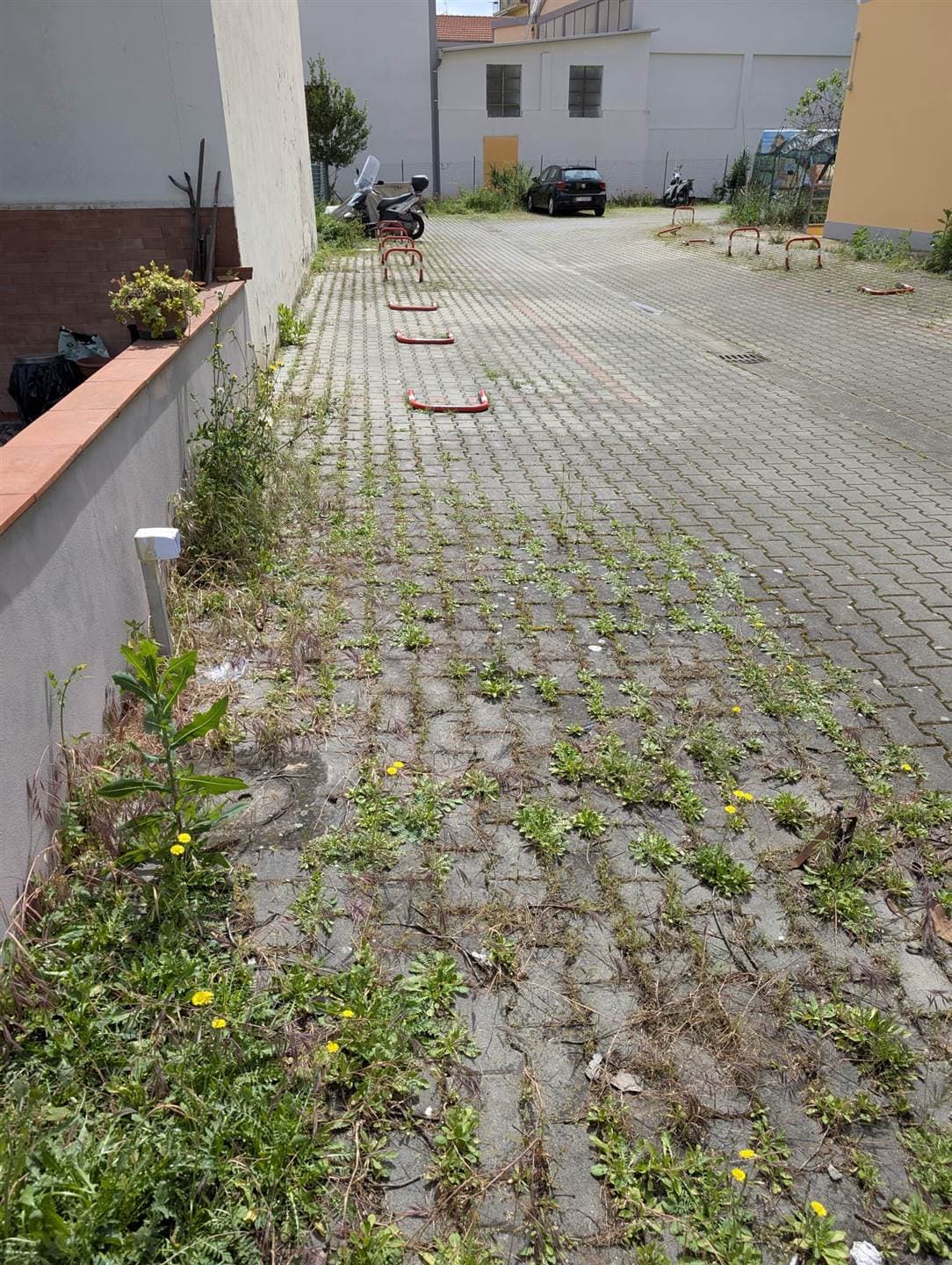 Piazza Gualfredotto, posto auto scoperto 3