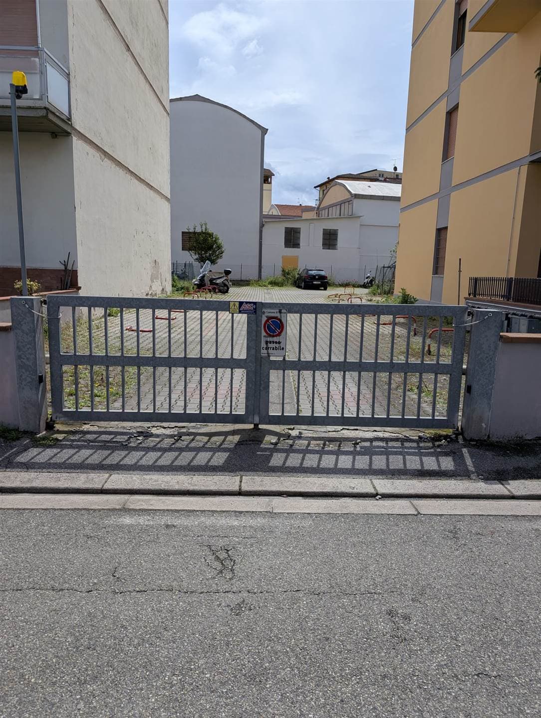 Piazza Gualfredotto, posto auto scoperto 5