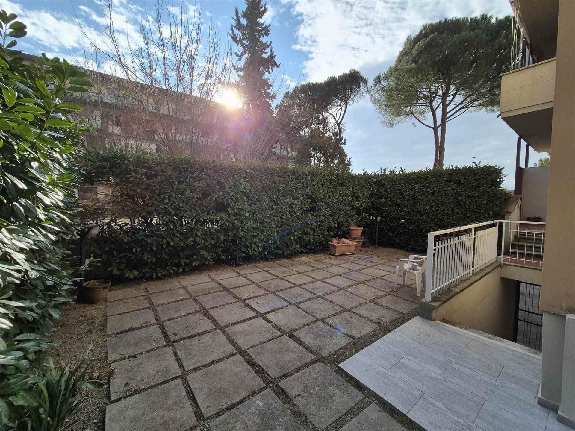 Ponte a Greve, appartamento con taverna, giardino e garage. 2