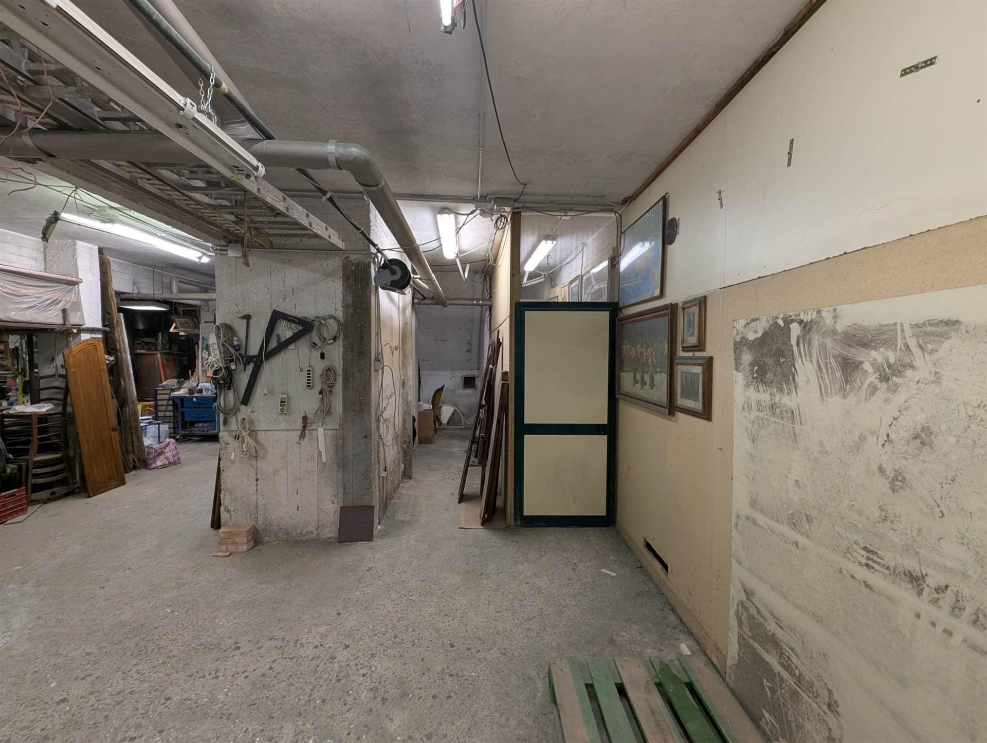 Legnaia, ampio magazzino carrabile con resede 5