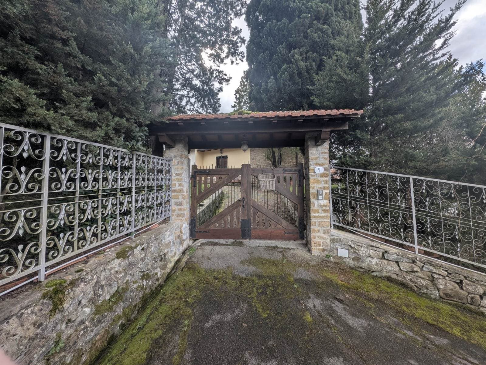 Ugolino Villa libera su 4 lati con terreno 5