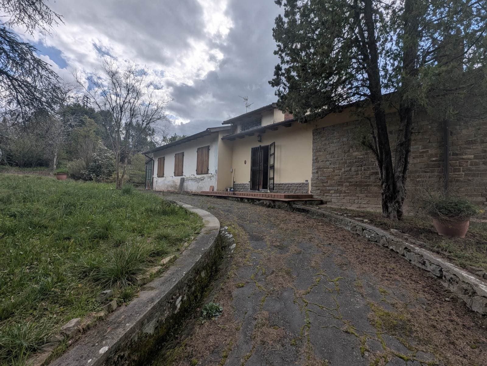 Ugolino Villa libera su 4 lati con terreno 4