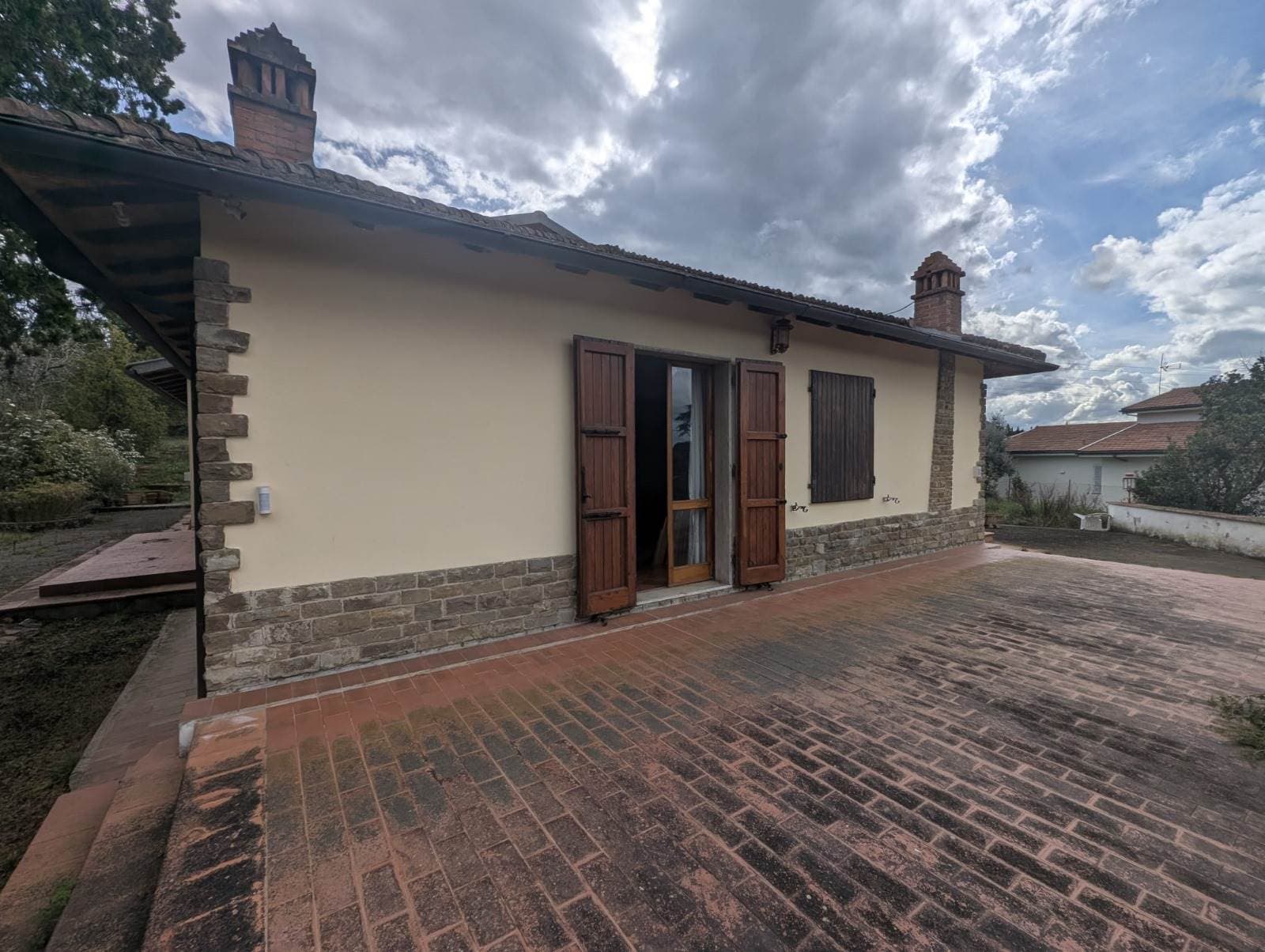 Ugolino Villa libera su 4 lati con terreno 3