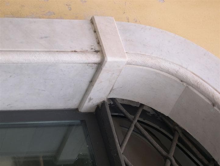 Pietrasanta centro storico fondo commerciale ristrutturato 4