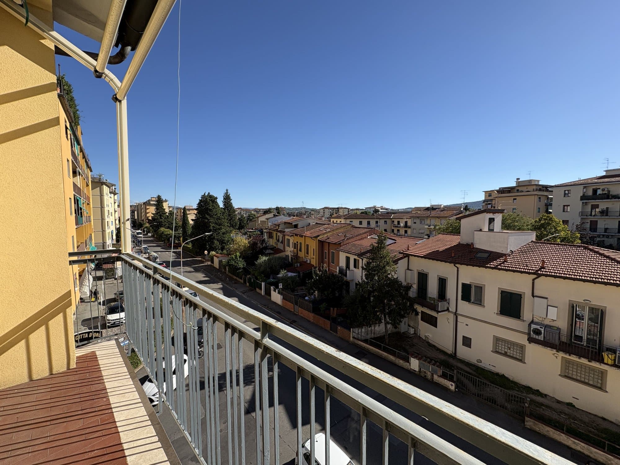 Ampio 4 vani con balcone, box auto e cantina 5