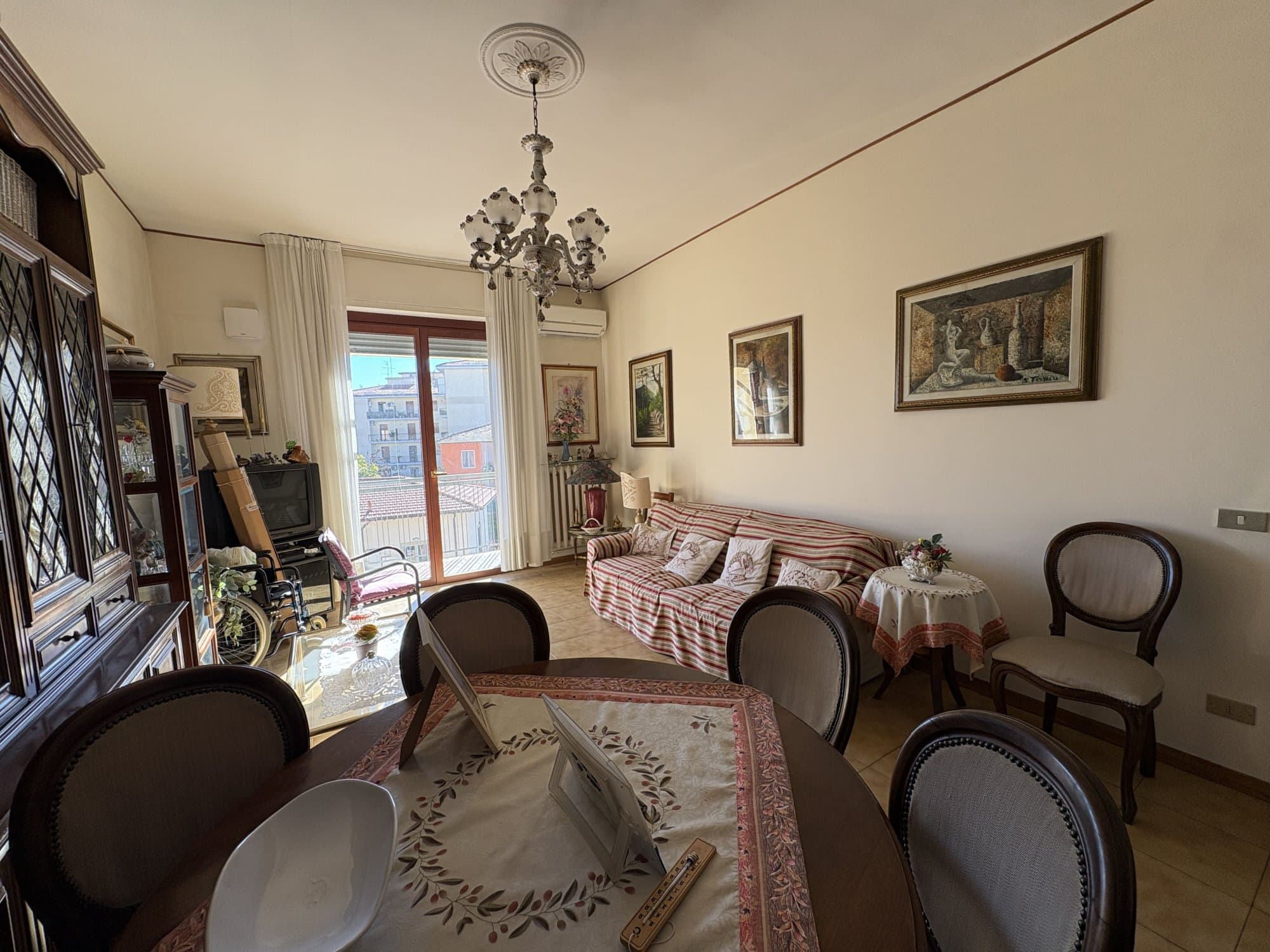 Ampio 4 vani con balcone, box auto e cantina 4