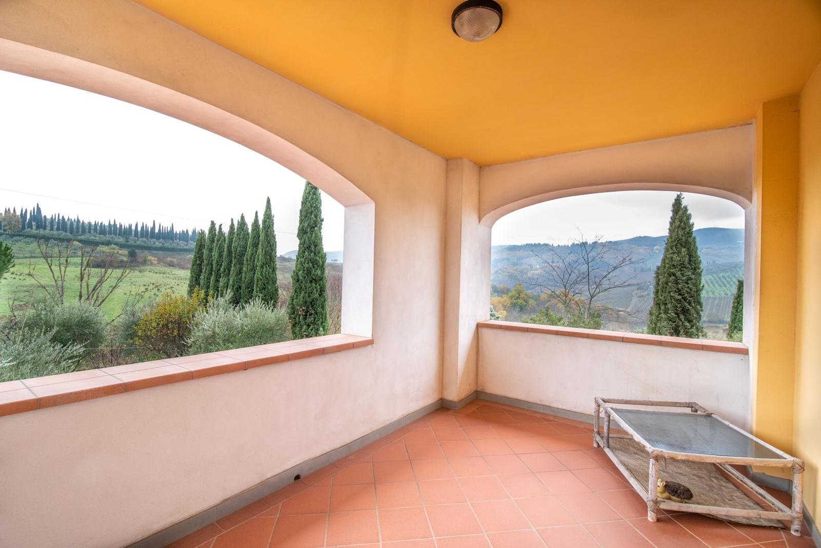 Elegante villa con vista panoramica in Toscana